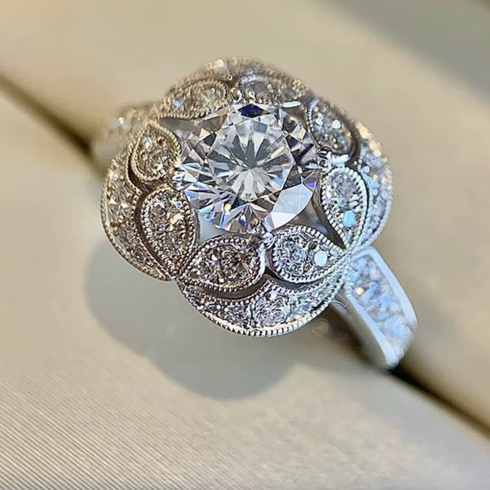 NEW 18k White Gold Round Cut Diamond Ring Cocktail Ring
